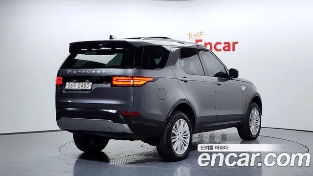Land Rover Discovery 5 2019 — Photo 18/20