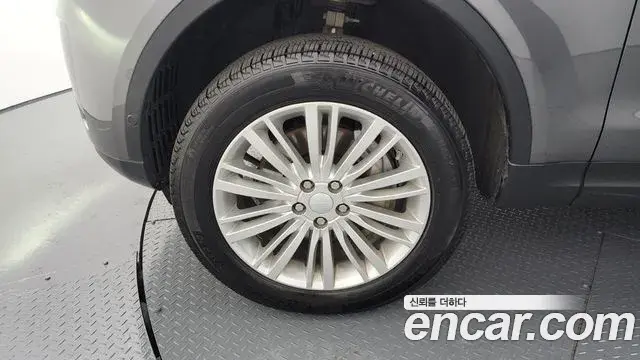Land Rover Discovery 5 2019 — Photo 14/20