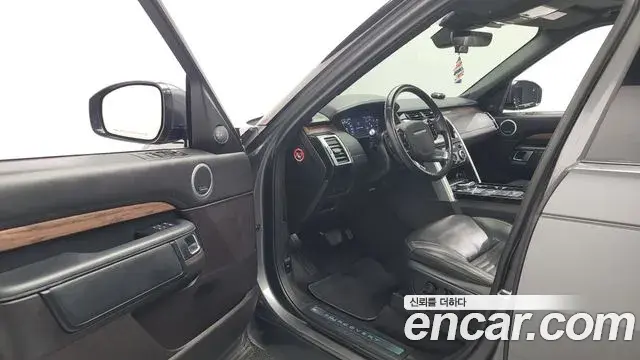 Land Rover Discovery 5 2019 — Photo 15/20