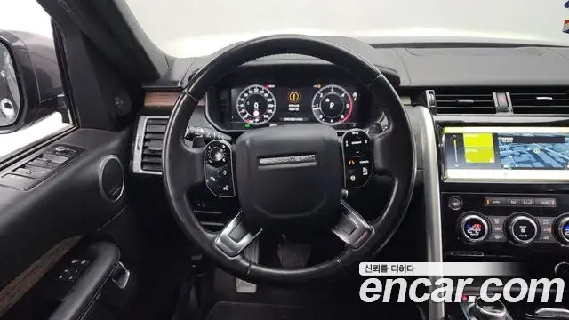 Land Rover Discovery 5 2019 — Photo 8/20