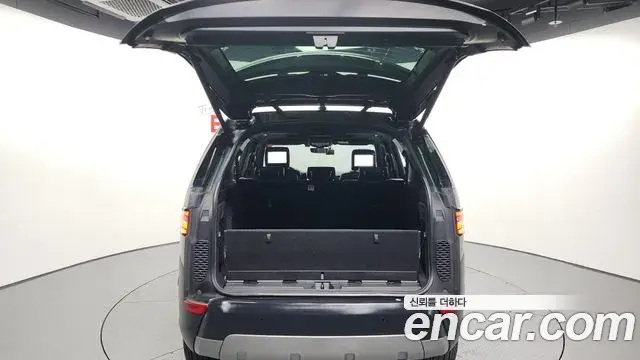 Land Rover Discovery 5 2019 — Photo 7/20