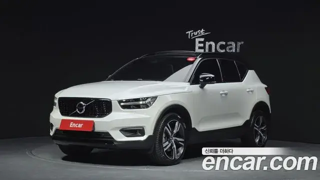 Volvo XC40 2020 — Photo 14/20