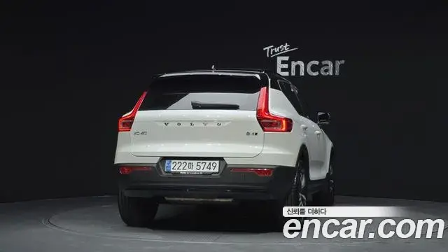 Volvo XC40 2020 — Photo 18/20