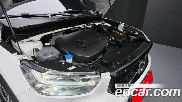 Volvo XC40 2020 — Photo 4/20