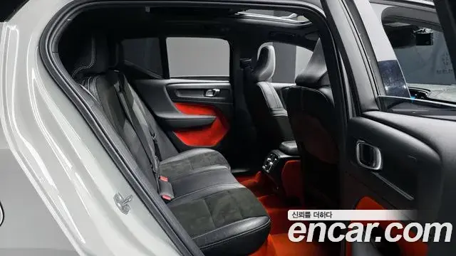Volvo XC40 2020 — Photo 5/20