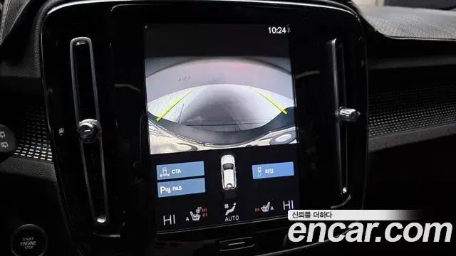 Volvo XC40 2020 — Photo 17/20