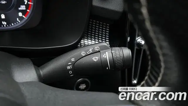 Volvo XC40 2020 — Photo 13/20