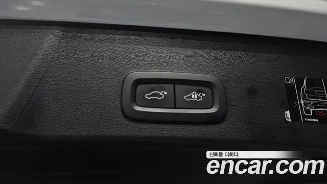 Volvo XC40 2020 — Photo 8/20