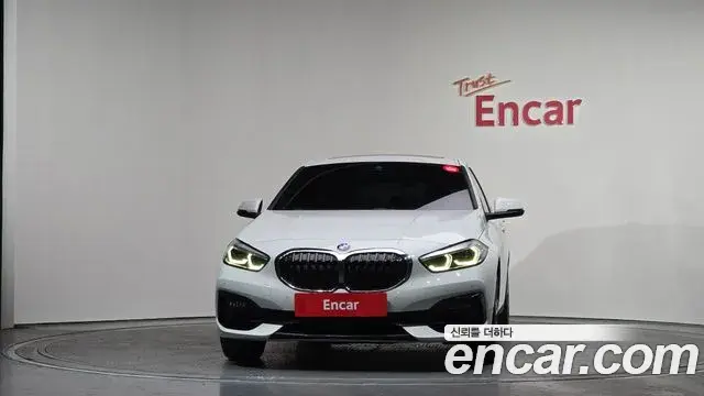 BMW 1 Series 2022 — Şəkil 13/20