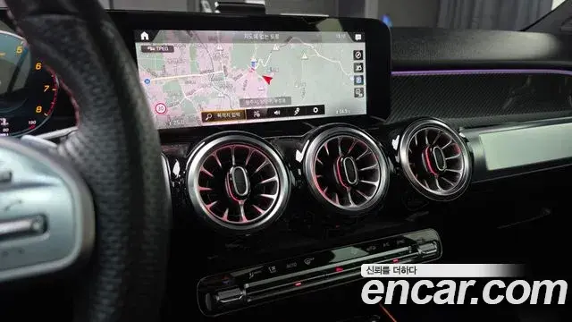 Mercedes-Benz GLB-Class 2022 — ფოტო 14/20