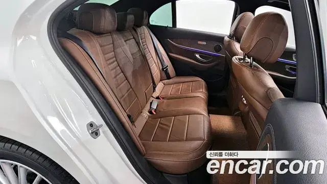 Mercedes-Benz E-Class 2022 — ფოტო 2/20