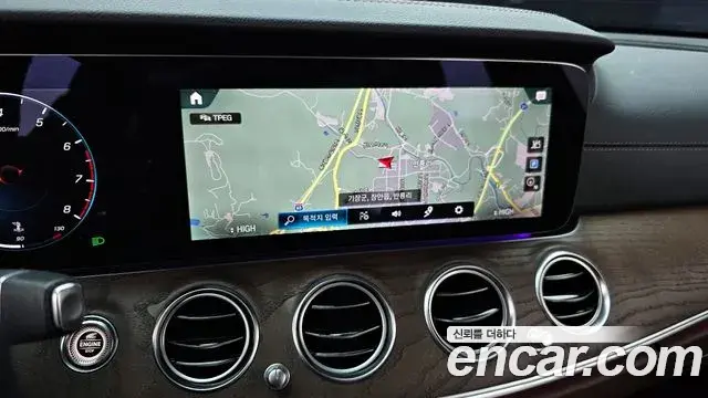Mercedes-Benz E-Class 2022 — ფოტო 14/20