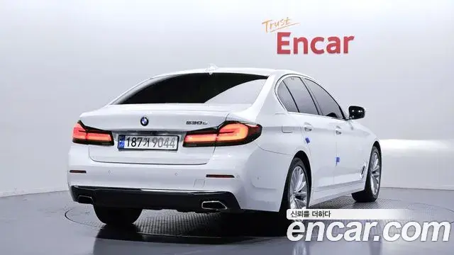 BMW 5 Series 2020 — Фото 1/20