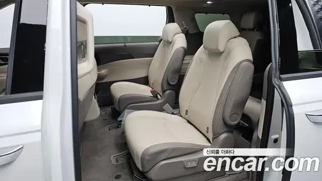 Kia Carnival 2024 — Фото 12/20