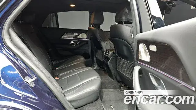 Mercedes-Benz GLE-Class 2022 — ფოტო 17/20