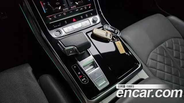 Audi Q8 2022 — ფოტო 4/20