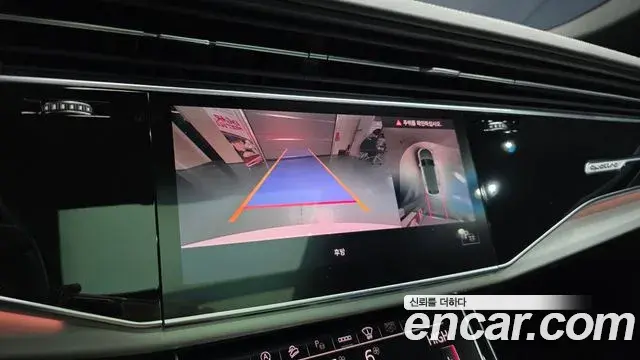Audi Q8 2022 — ფოტო 8/20