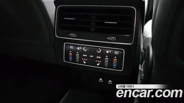 Audi Q8 2022 — ფოტო 6/20