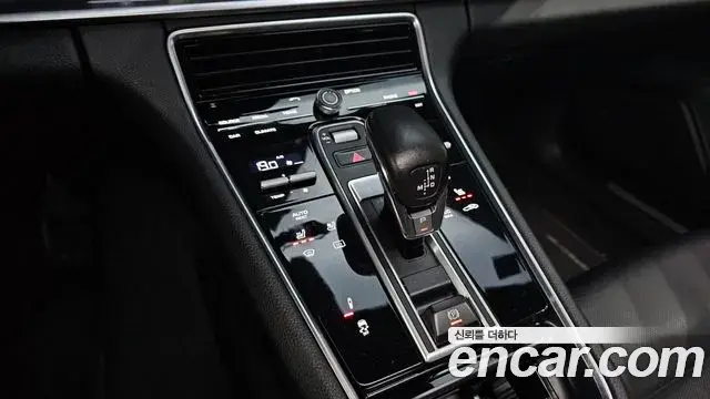Porsche Panamera 2018 — Photo 2/20