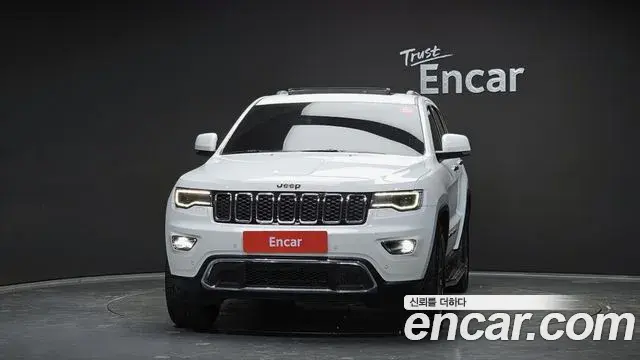 Jeep Grand Cherokee 2018 — ფოტო 2/20
