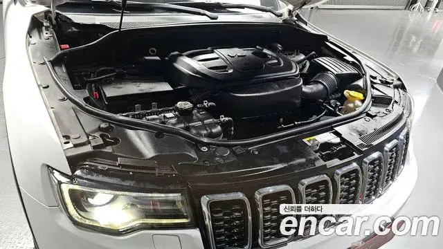 Jeep Grand Cherokee 2018 — ფოტო 10/20