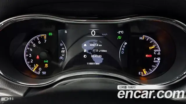 Jeep Grand Cherokee 2018 — ფოტო 9/20