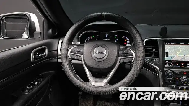 Jeep Grand Cherokee 2018 — ფოტო 4/20