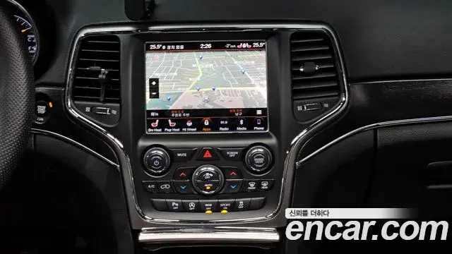 Jeep Grand Cherokee 2018 — ფოტო 11/20