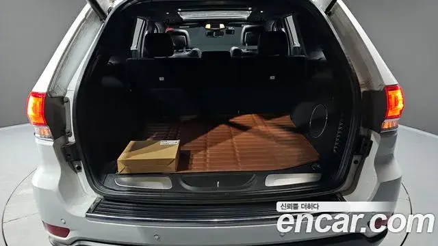 Jeep Grand Cherokee 2018 — ფოტო 1/20