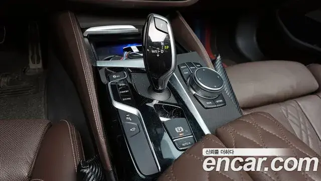 BMW 5 Series 2019 — Фото 9/20