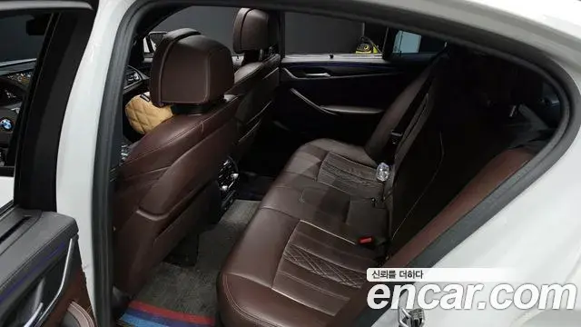 BMW 5 Series 2019 — Фото 12/20