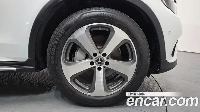 Mercedes-Benz GLC-Class 2019 — ფოტო 17/20