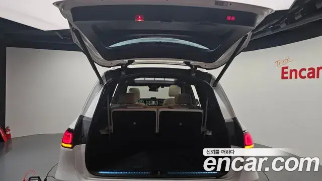 Mercedes-Benz GLS-Class 2022 — Photo 17/20