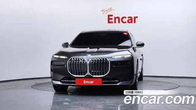 BMW 7 Series 2023 — Şəkil 9/20