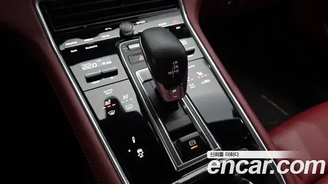 Porsche Panamera 2018 — Şəkil 10/20