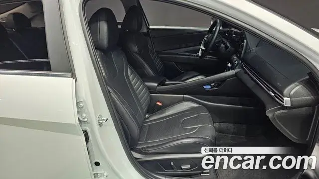 Hyundai The New Avante Hybrid 2023 — Photo 9/20