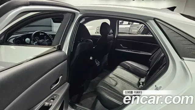 Hyundai The New Avante Hybrid 2023 — Photo 3/20