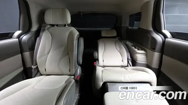Kia Carnival 2023 — Фото 12/20