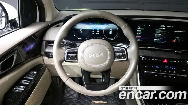 Kia Carnival 2023 — Фото 13/20