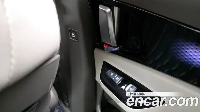 Kia Carnival 2023 — Фото 19/20