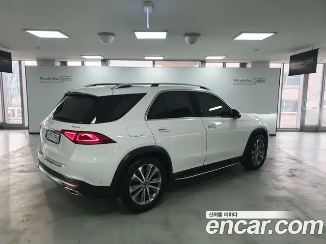 Mercedes-Benz GLE-Class 2021 — Photo 9/17