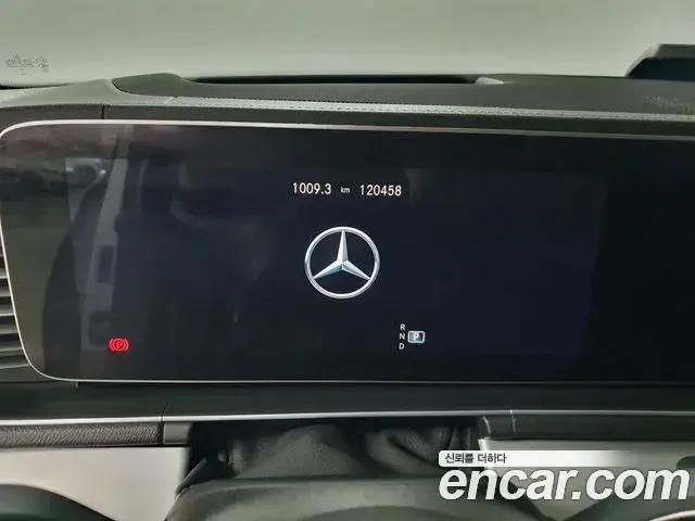Mercedes-Benz GLE-Class 2021 — Photo 13/17
