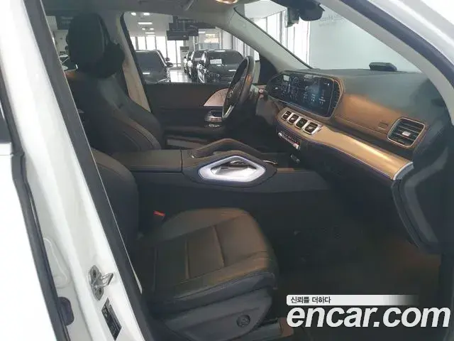 Mercedes-Benz GLE-Class 2021 — Photo 16/17