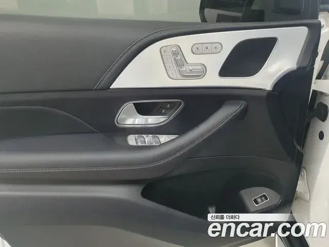 Mercedes-Benz GLE-Class 2021 — Photo 14/17