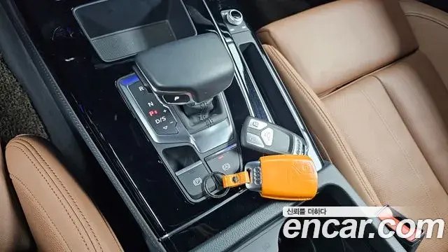 Audi Q5 2022 — ფოტო 2/20
