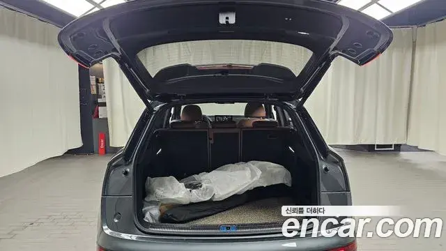 Audi Q5 2022 — ფოტო 13/20