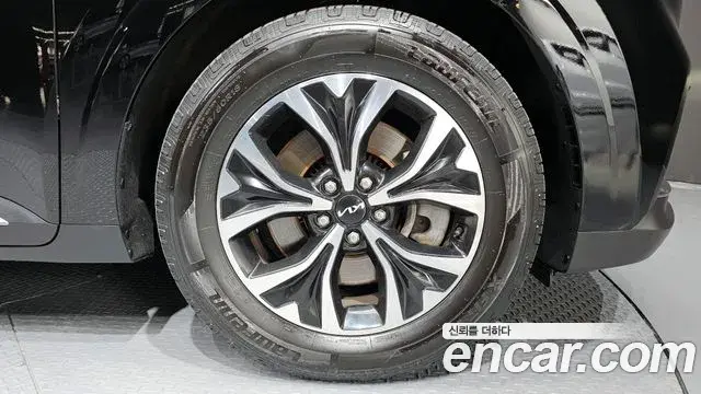 Kia Carnival 2023 — Фото 4/20