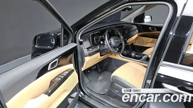 Kia Carnival 2023 — Фото 8/20
