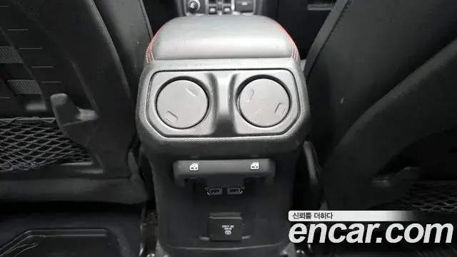 Jeep Wrangler 2020 — Фото 19/20
