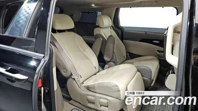 Kia Carnival 2021 — Фото 12/20